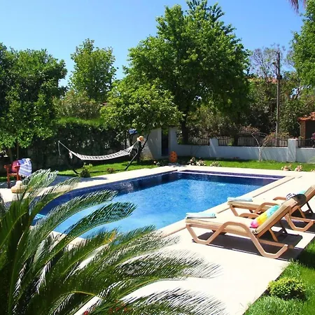 Immaculate 3-bed Nest Otel