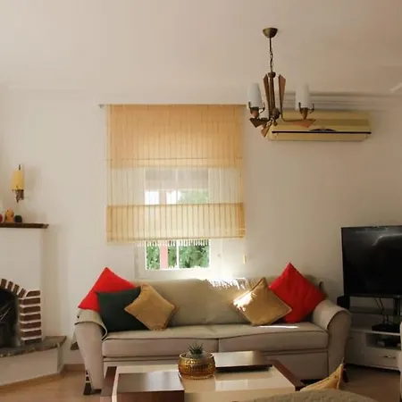 Immaculate 3-bed Nest Otel